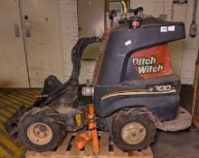 Ditch Witch Zahn R300 tool carrier - 2009 - L 1870 x W 900 x H 1350mm - only 77 hours on the clock