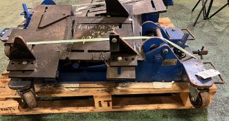 1000kg floor type transmission jack with jack adaptors - L 1170 x W 550 x 420mm
