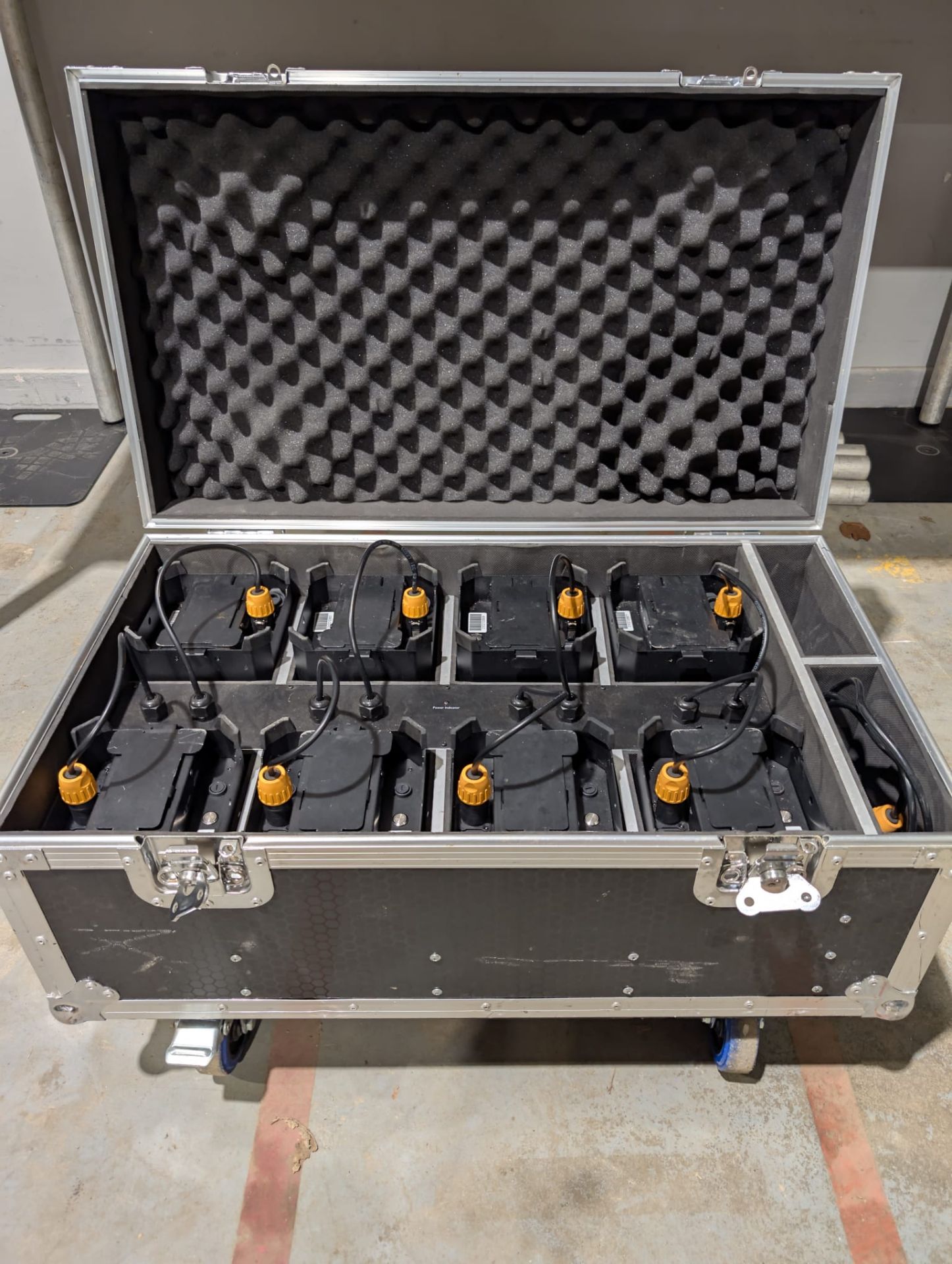 Set of 8x LEDJ Hex IP uplighter in charging flightcase with brand new chrome surround (unused) - Image 2 of 4