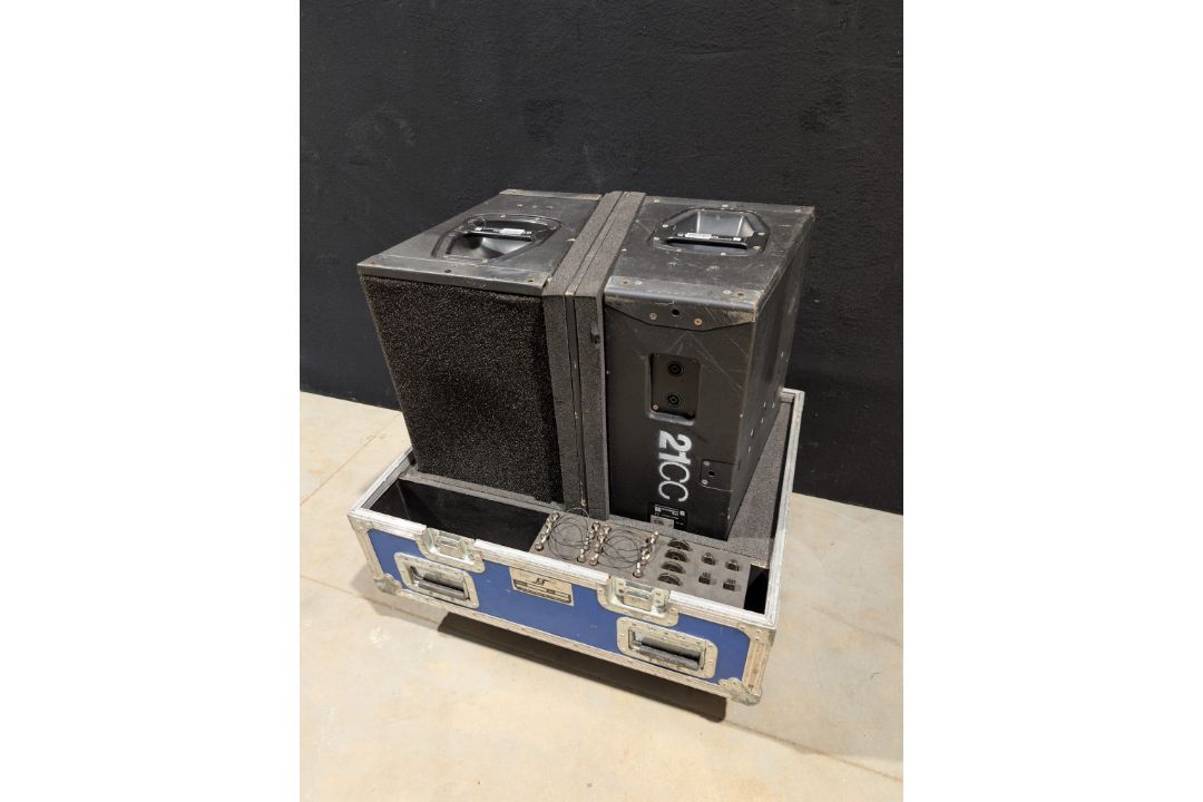 Set of 2x D&B Q1 including flightcase. Spares & repairs. - Image 1 of 5