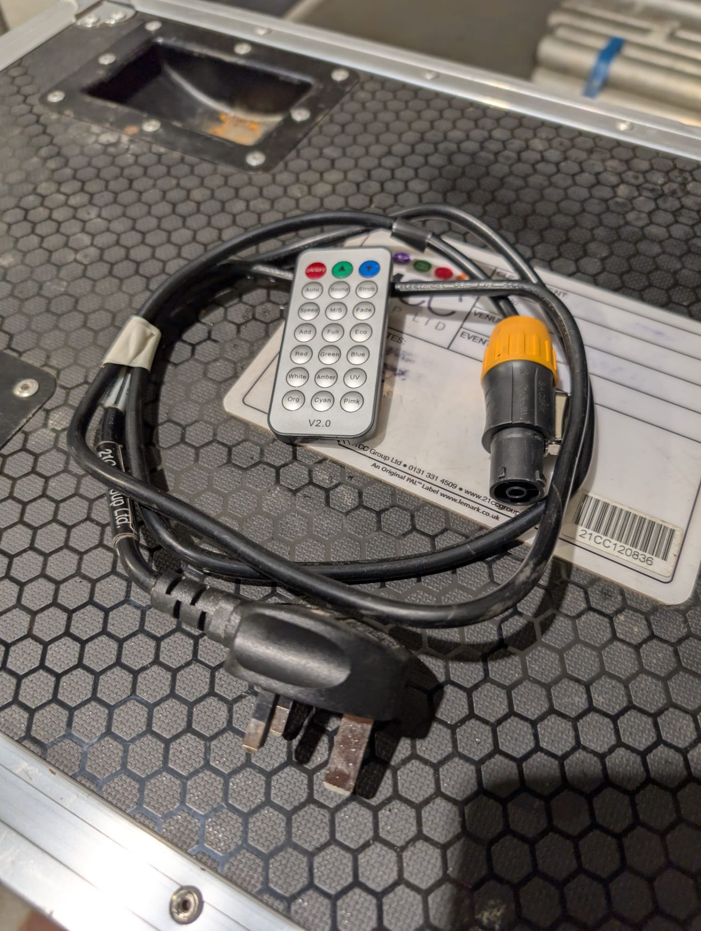 Set of 8x LEDJ Hex IP uplighter in charging flightcase with brand new chrome surround (unused) - Image 3 of 4