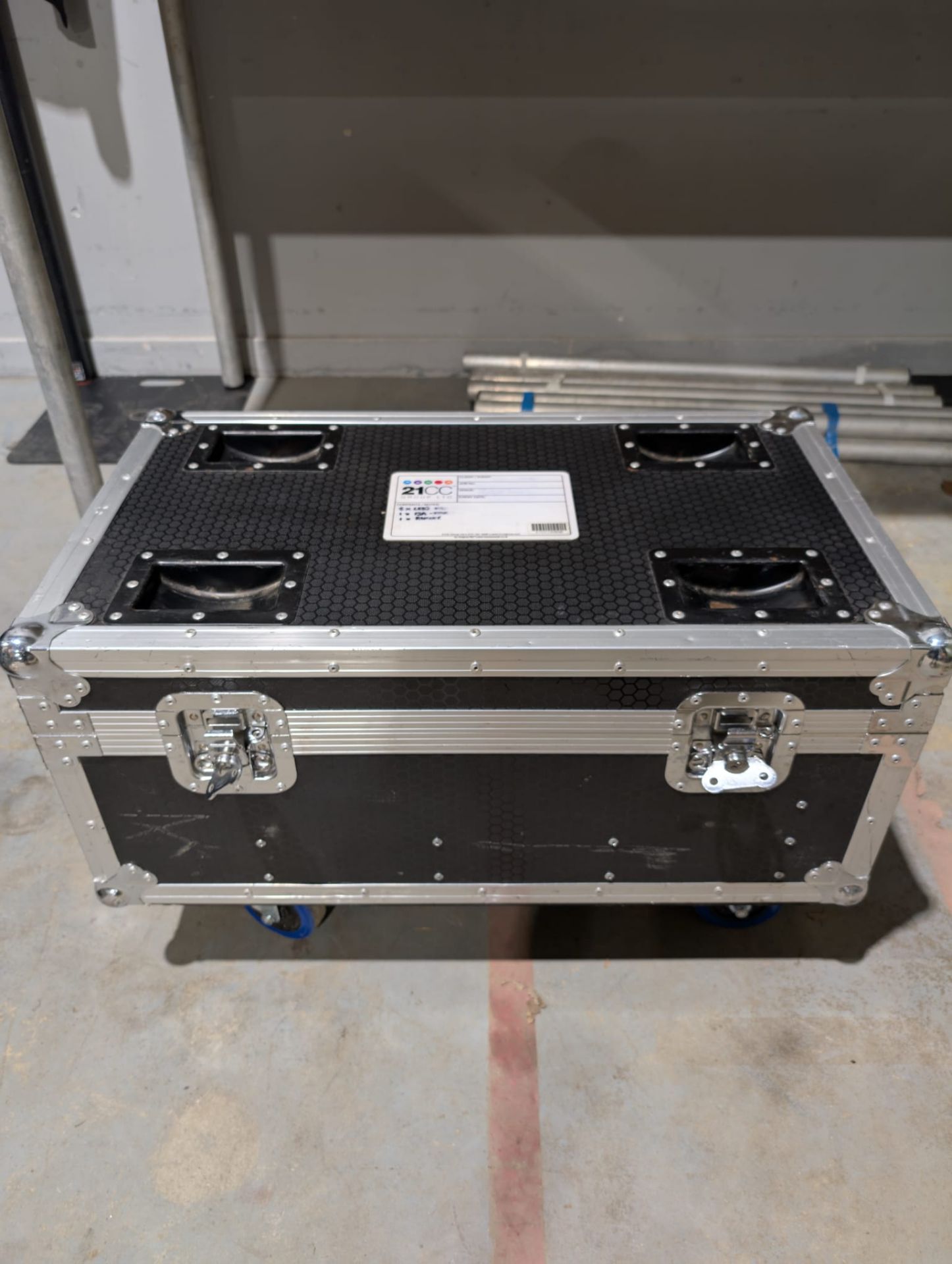 Set of 8x LEDJ Hex IP uplighter in charging flightcase with brand new chrome surround (unused) - Image 4 of 4