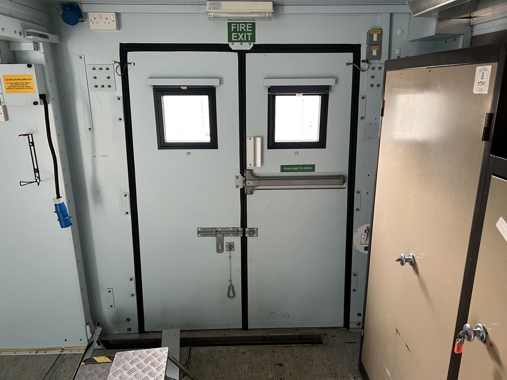 Giat Industries 20ft mobile accommodation unit - full details in the description - Image 9 of 23