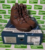 Haix male high liability desert combat boots - Size 6W