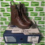Haix male cold wet weather boot - Size 5M
