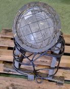 Portable floor type floodlight - 74DC 10A