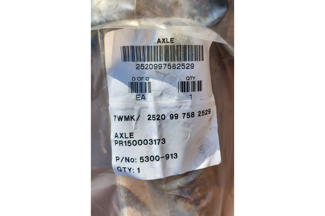 Land Rover RWMIK+ rear axle assembly with brake discs, pads and calipers in wooden storage crate - Image 7 of 9