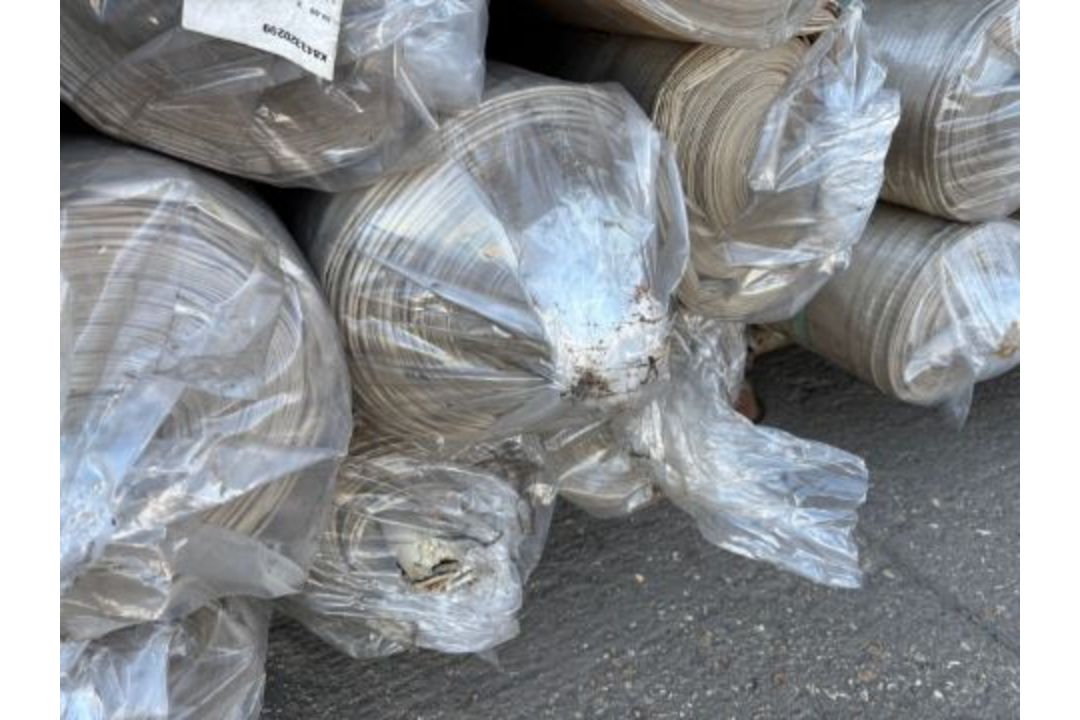90x rolls of fibre reinforced tarpaulin - 4m wide x 50m long - Image 4 of 4