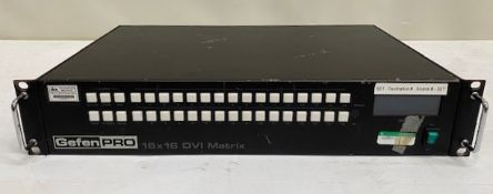 ROUTER 16x16 DVI-I MATRIX W/PUSHBUTTON GEFEN. Comes with PSU. Unpackaged dimensions 48 x 31 x 28 cm.