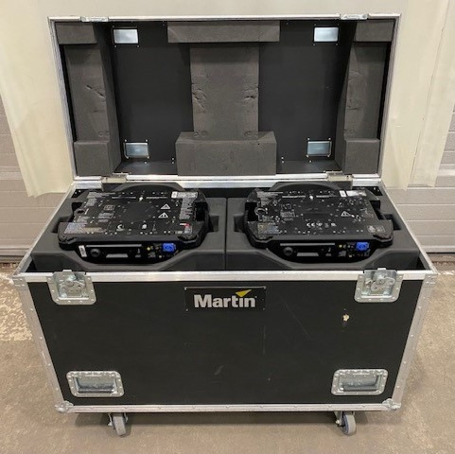 2x Martin Mac Viper Performance in flight case 122 x 60 x 100 cm and weight 150.7kg. - Image 3 of 6