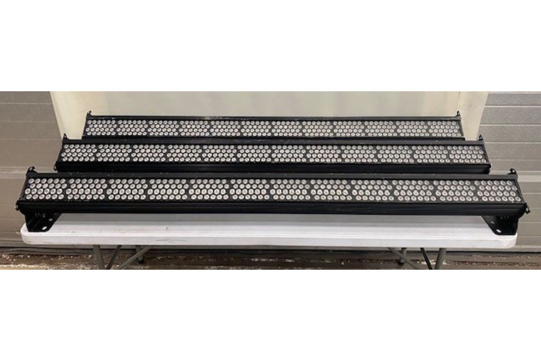 3x Chroma-Q Color Force 72 MKI - 2 units in case and 1 unit loose. Total weight 133.5kg - Image 1 of 3