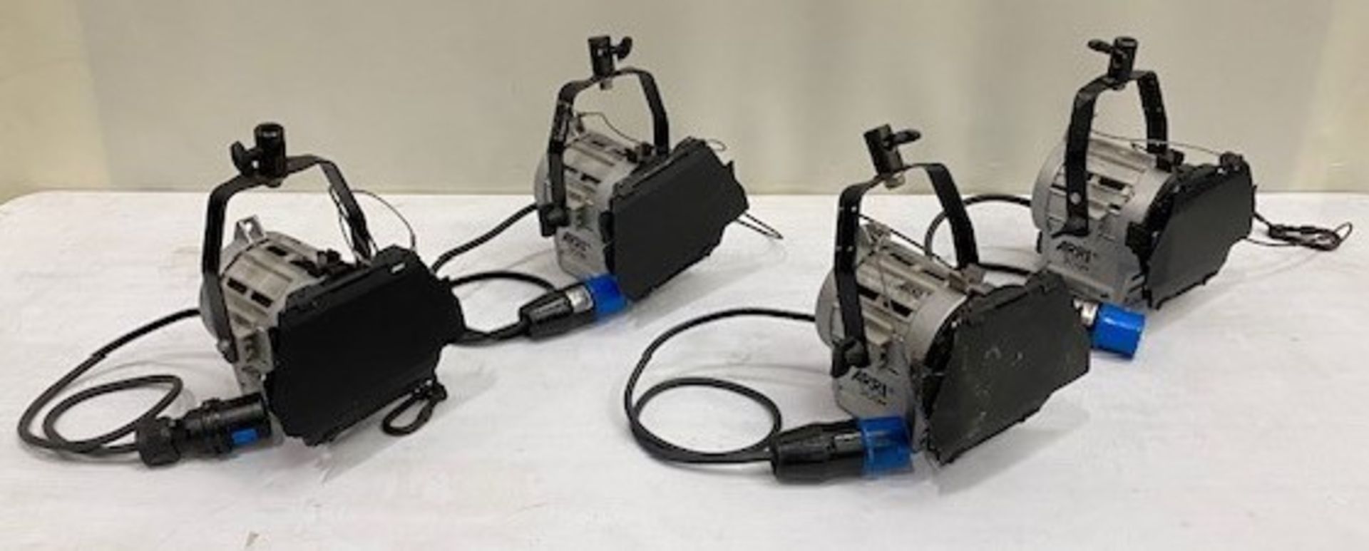 4x Arri 300 Plus Blu/Sil. Unpackaged weight 8.9kg.
