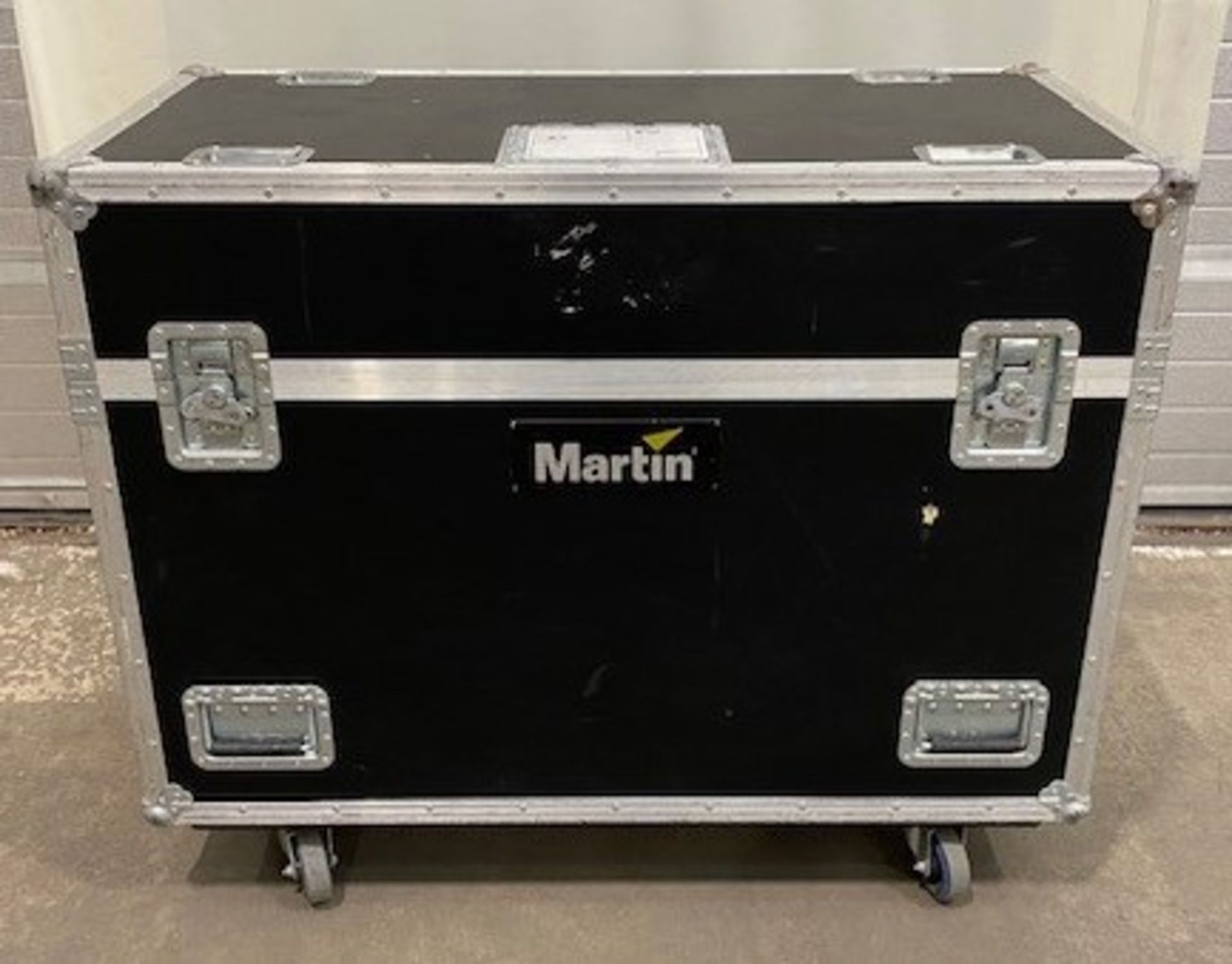 2x Martin Mac Viper Performance in flight case 122 x 60 x 100 cm and weight 150.7kg. - Image 2 of 6