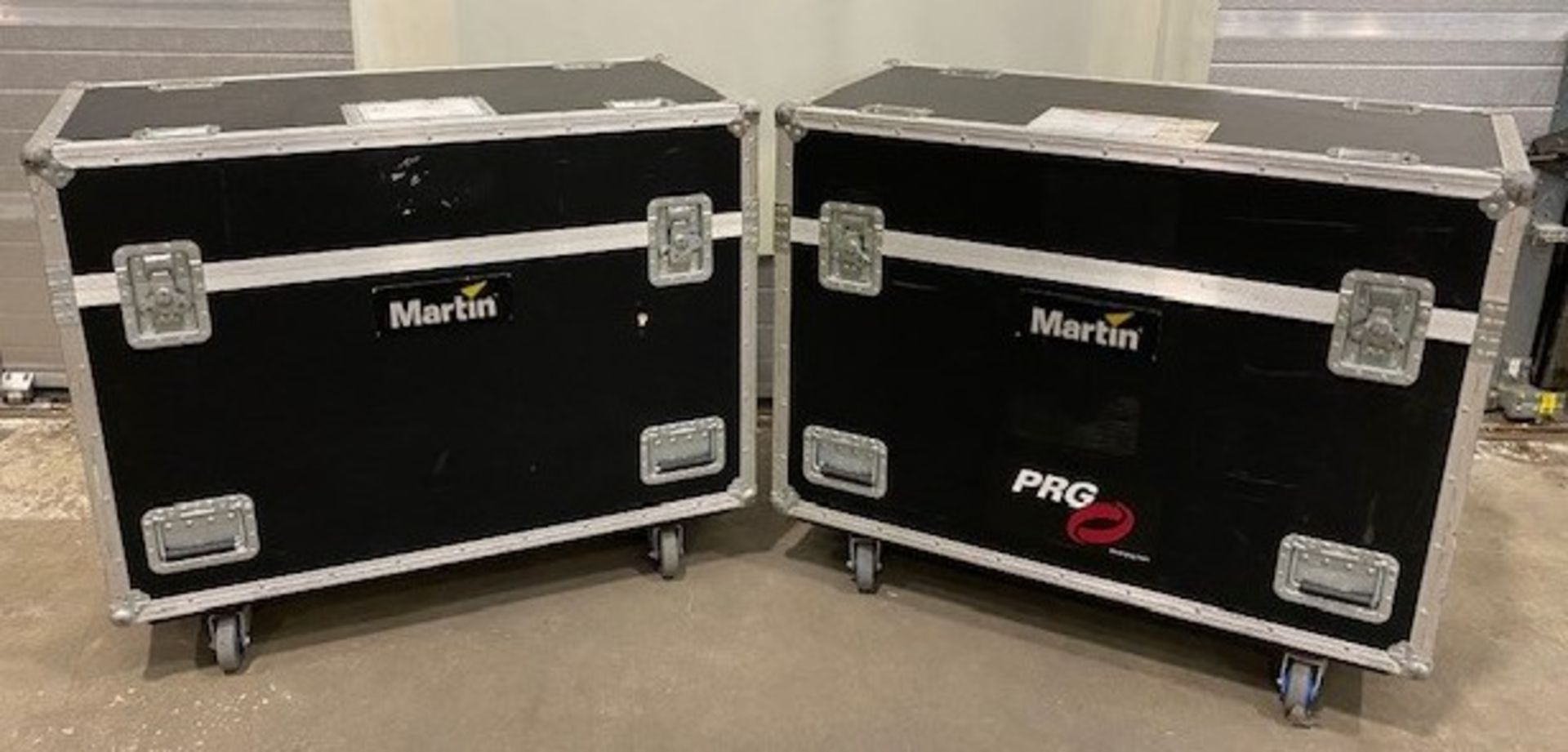 4x Martin Mac Viper Performance in 2x flight cases each at 122 x 60 x 100 cm and 150.7kg. - Image 2 of 6