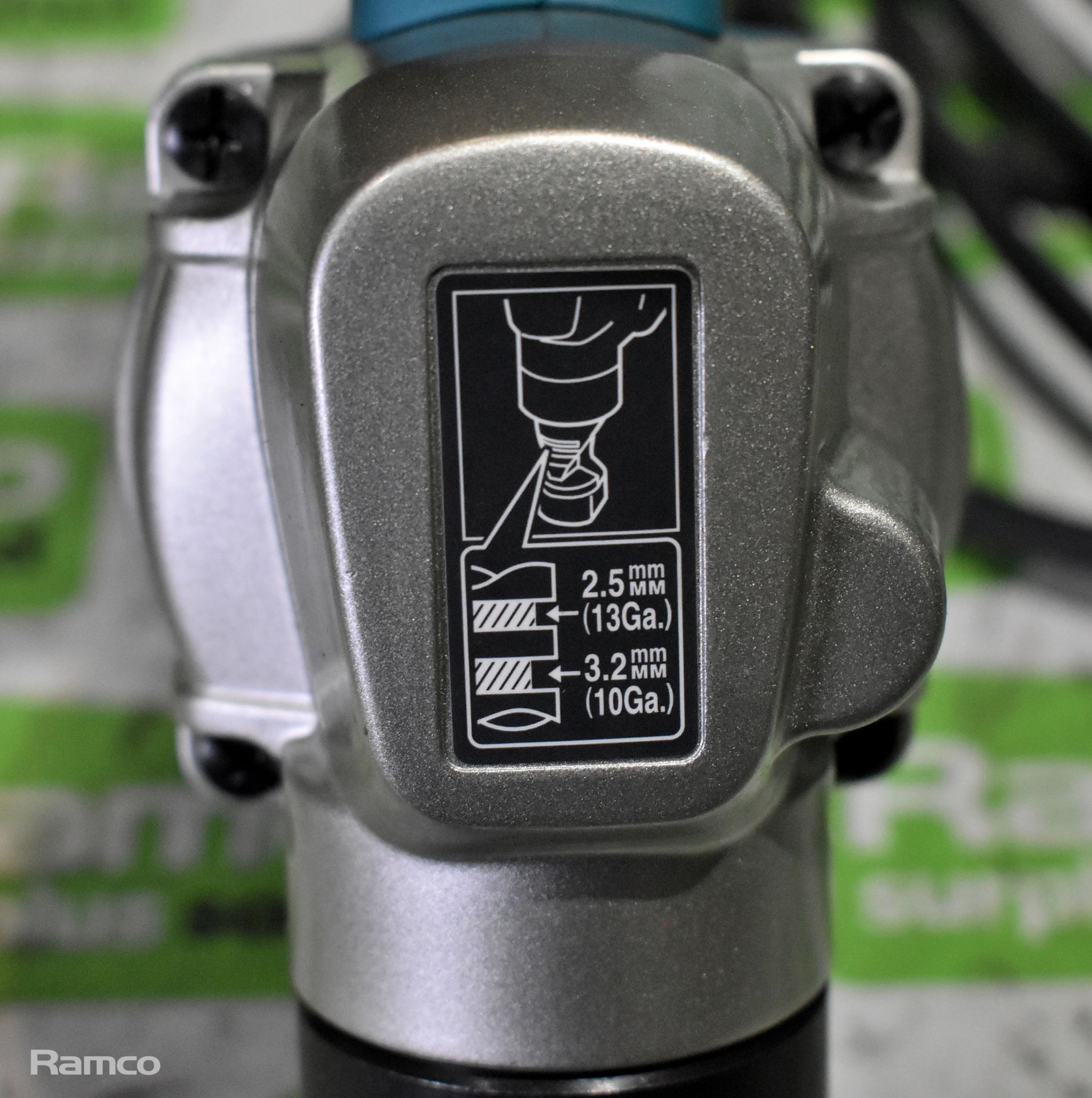 Makita JN3201 electric nibbler in storage case - 240V - Image 5 of 8