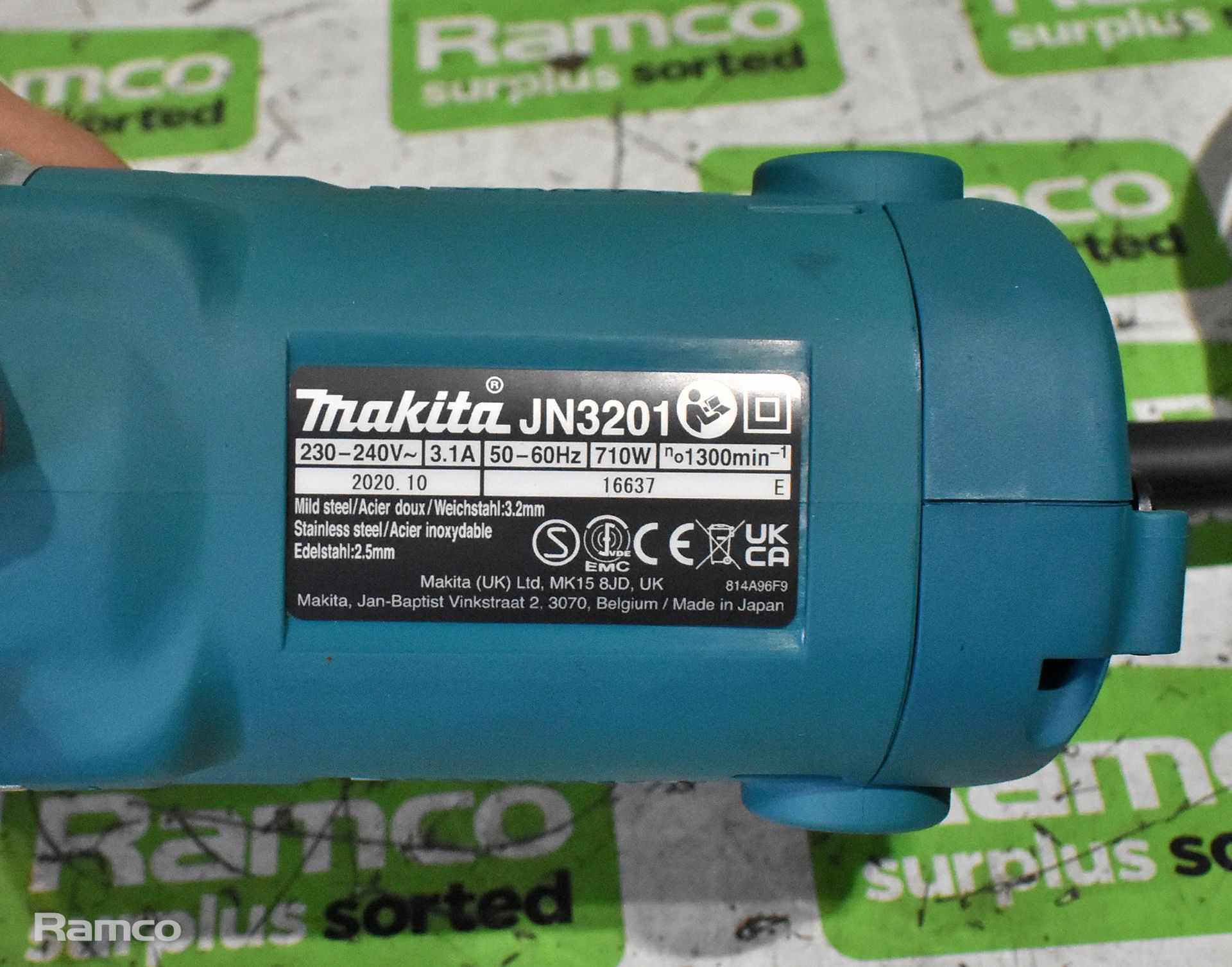 Makita JN3201 electric nibbler in storage case - 240V - Image 3 of 8
