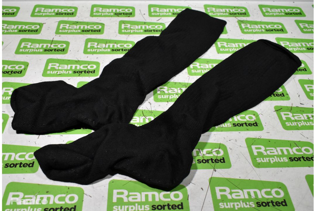 Various mixed socks - various sizes - paired & unpaired - unknown quantity - 150kg - Image 5 of 7