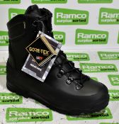 Iturri combat boots - size 7L