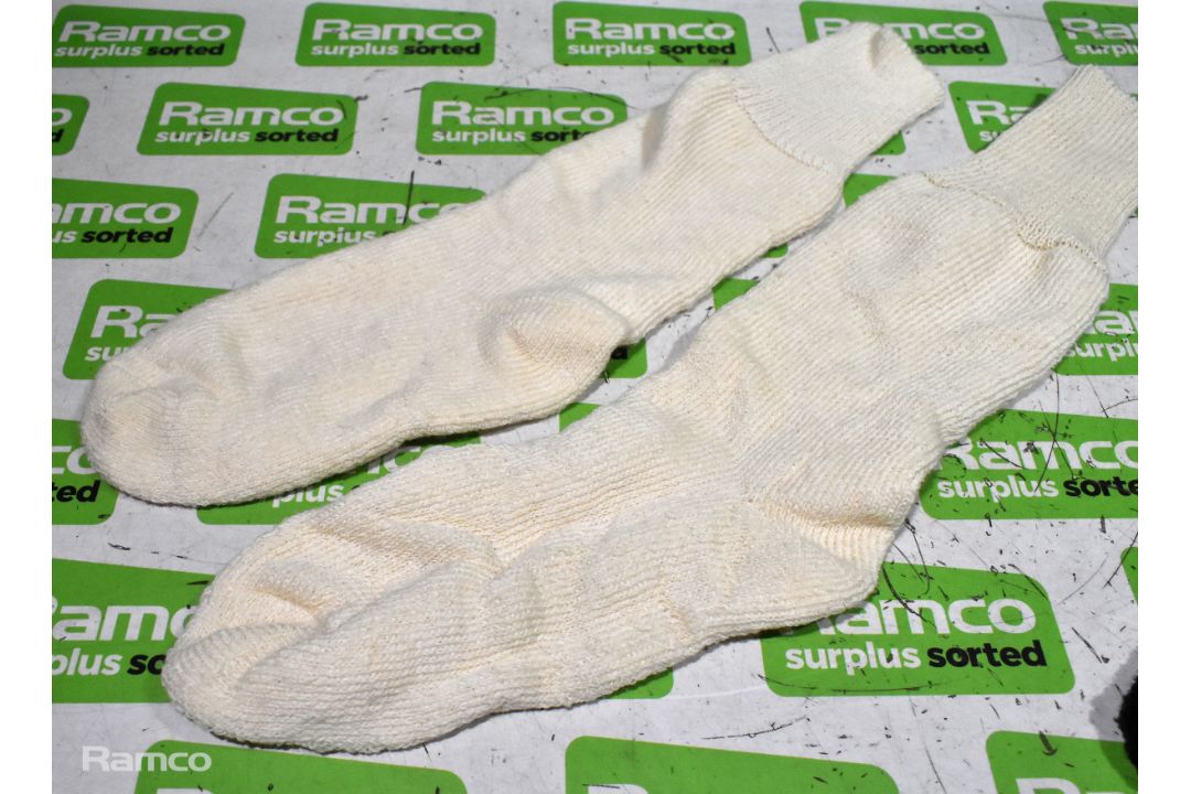 Various mixed socks - various sizes - paired & unpaired - unknown quantity - 150kg - Image 2 of 7