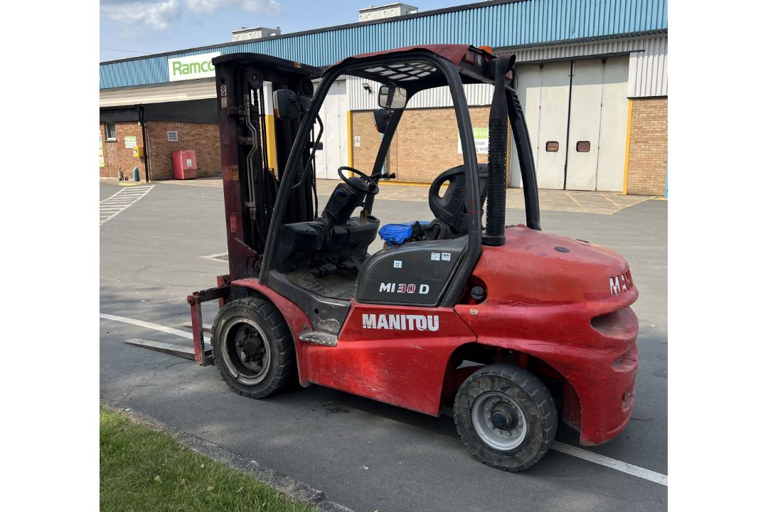 2014 Manitou MI 30 D diesel forklift truck - 3569 hours - full details in description - Image 4 of 34