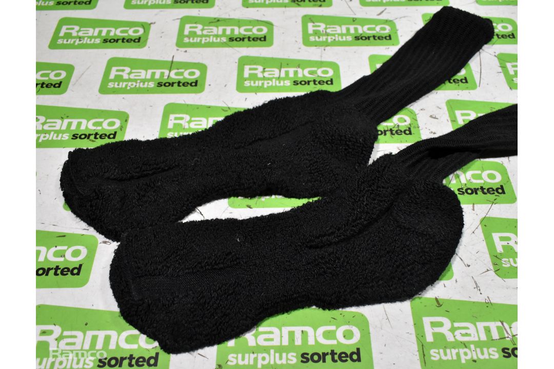 Various mixed socks - various sizes - paired & unpaired - unknown quantity - 150kg - Image 3 of 7