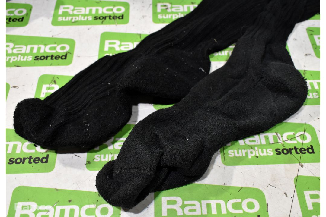Various mixed socks - various sizes - paired & unpaired - unknown quantity - 156kg - Image 4 of 8