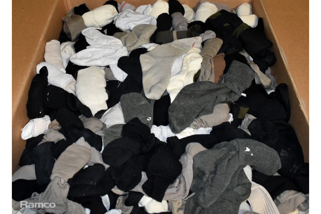 Various mixed socks - various sizes - paired & unpaired - unknown quantity - 156kg - Image 8 of 8