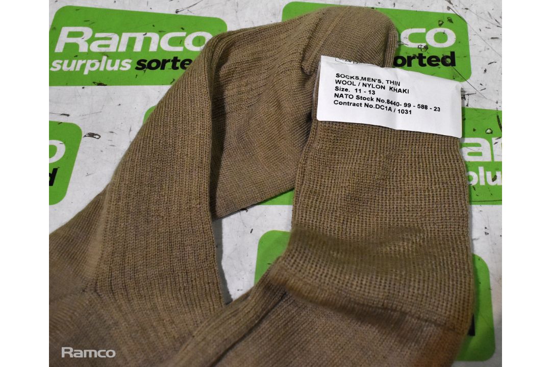 Various mixed socks - various sizes - paired & unpaired - unknown quantity - 137kg - Image 3 of 8