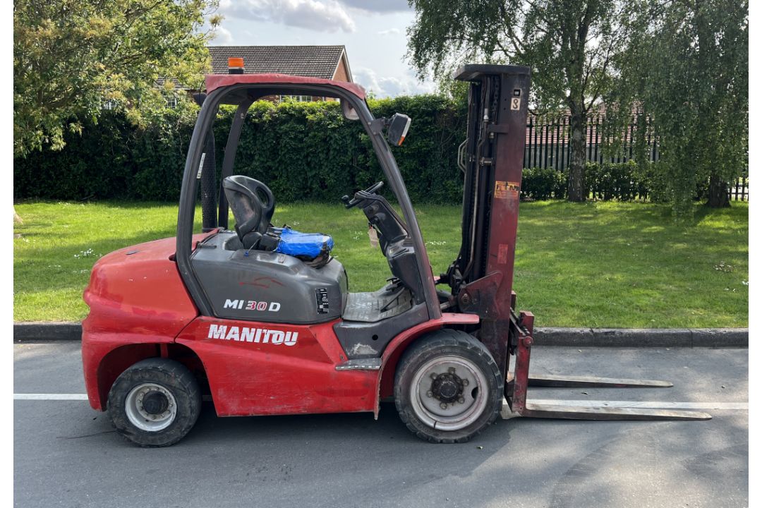 2014 Manitou MI 30 D diesel forklift truck - 3569 hours - full details in description - Image 2 of 34