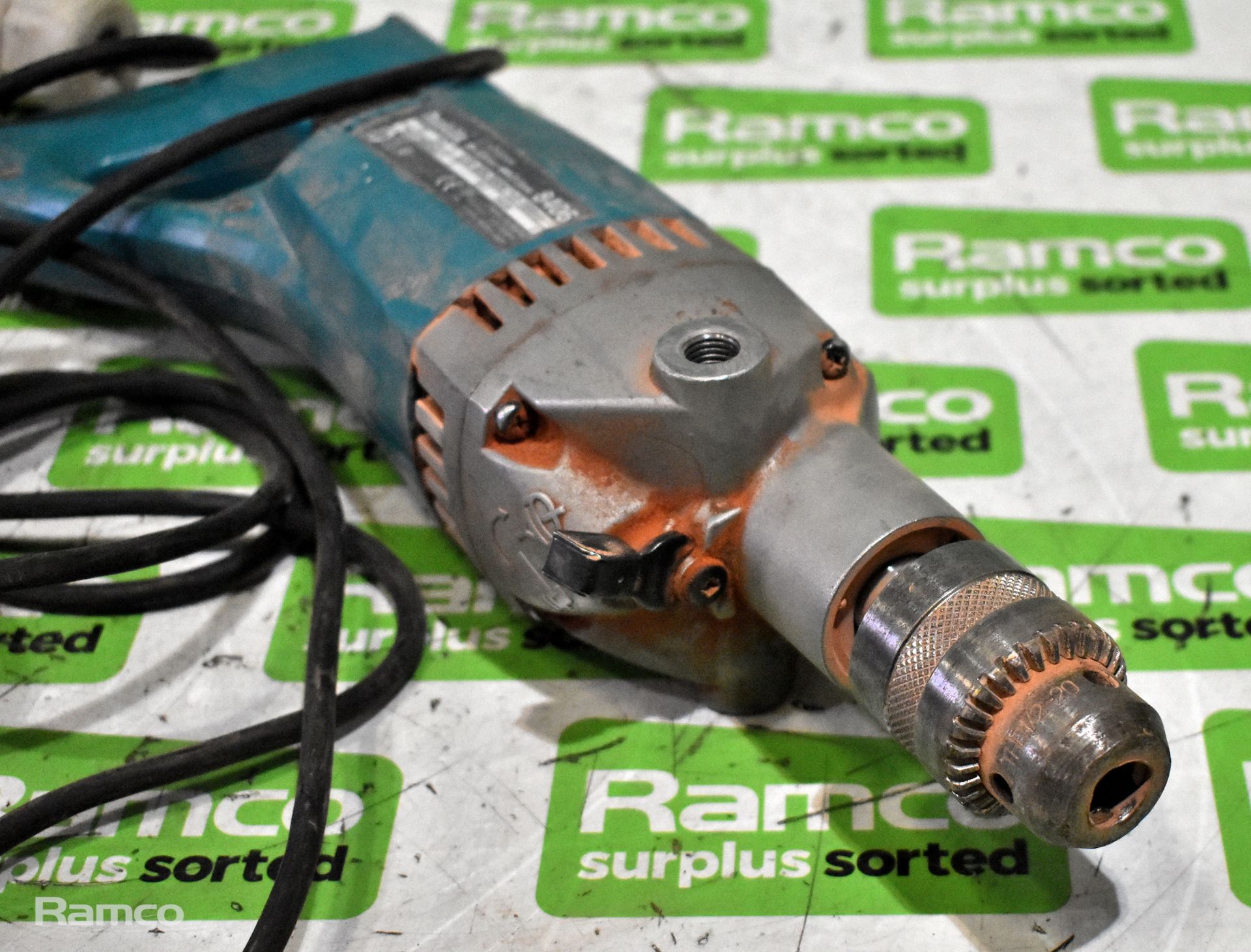 Makita 8406 110V 850W rotary diamond core drill with some core bit and case - Image 4 of 7