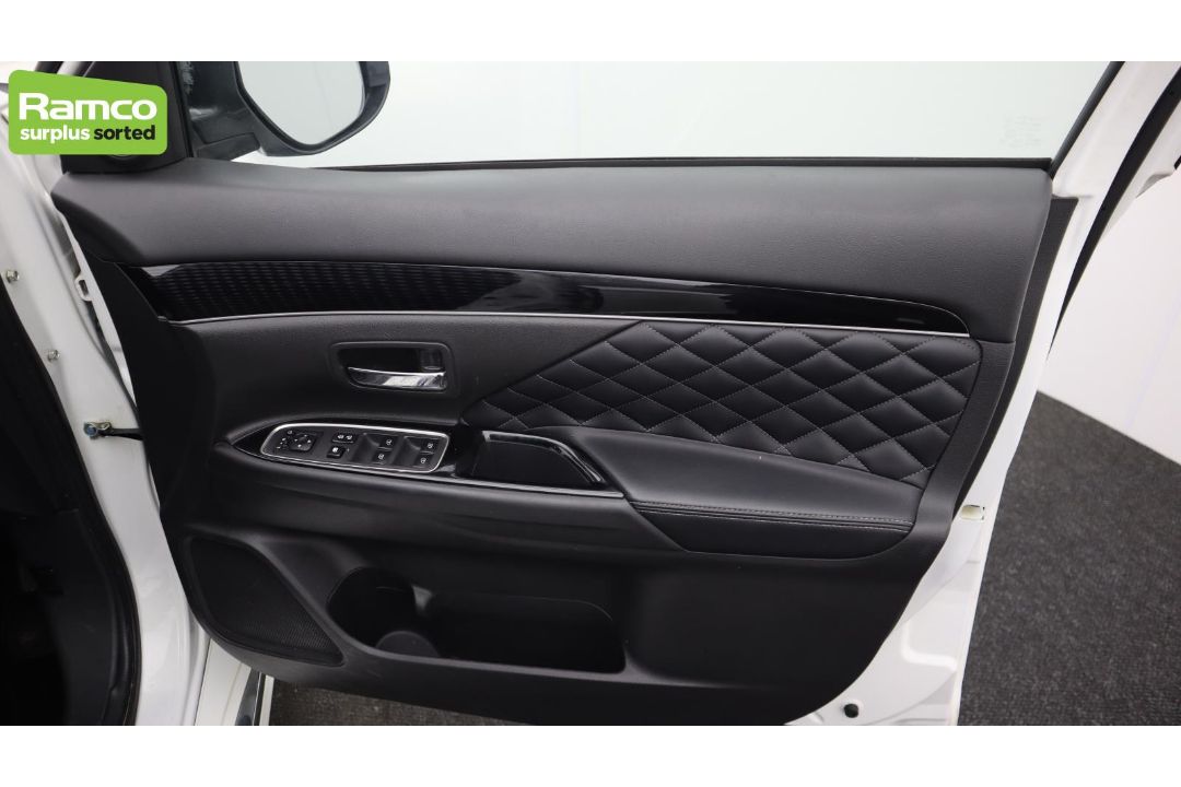 2020 Mitsubishi Outlander PHEV CVT Dynamic - Petrol/Electric Hybrid - 2.5L - 56837 miles - see desc. - Image 25 of 54