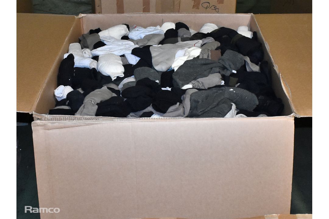 Various mixed socks - various sizes - paired & unpaired - unknown quantity - 156kg - Image 7 of 8