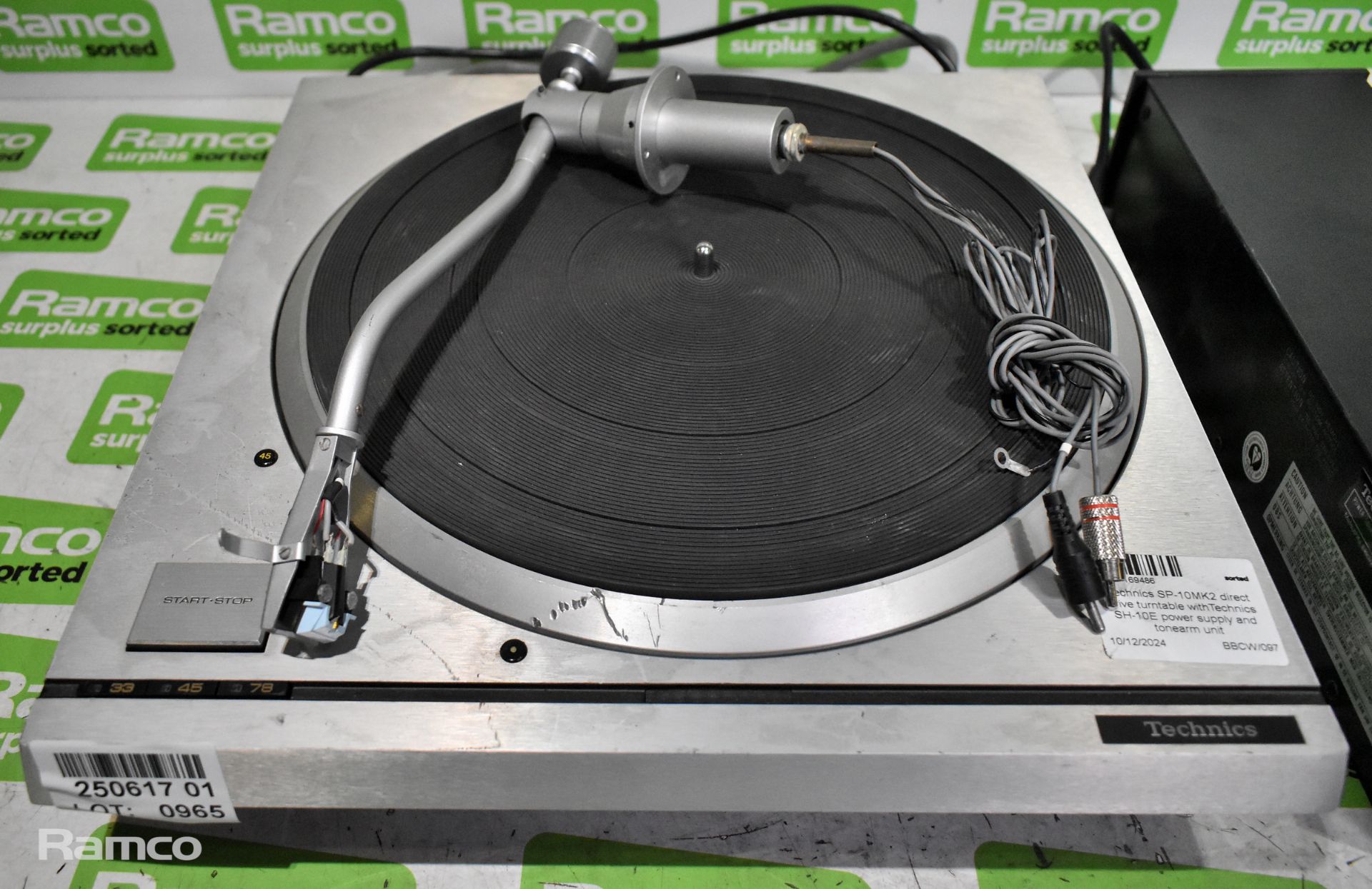 Technics SP-10MK2 direct drive turntable with Technics SH-10E power supply and tonearm unit - Image 2 of 8