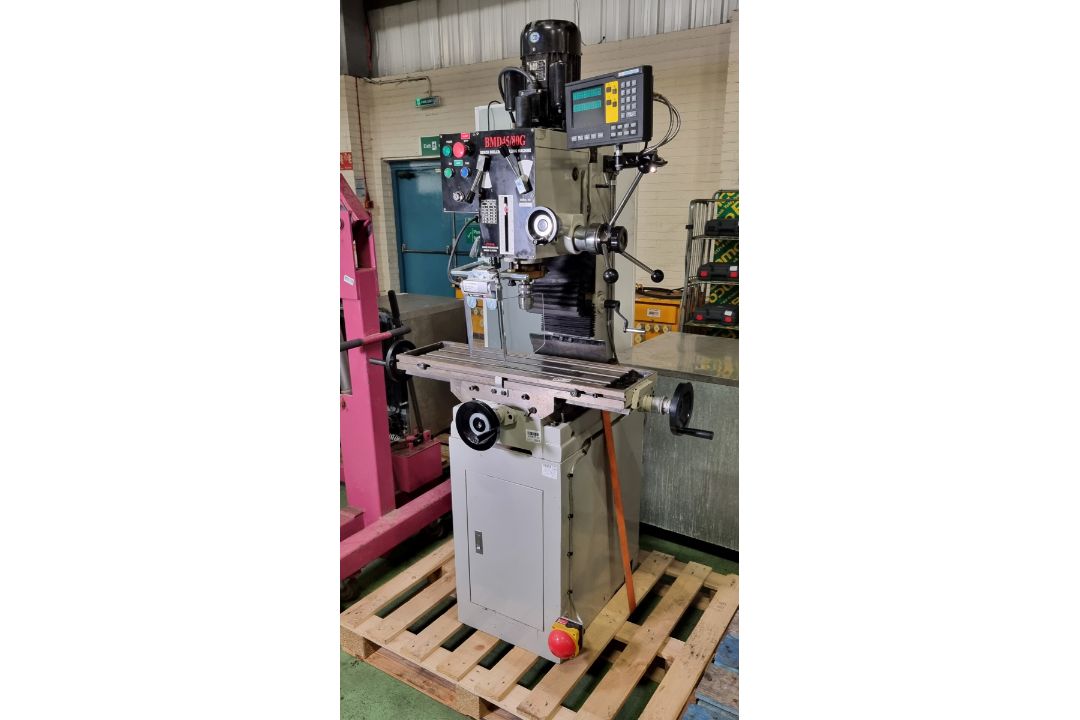 Bench drilling and milling machine mounted on a tool cabinet with spares and accessories - Image 2 of 12