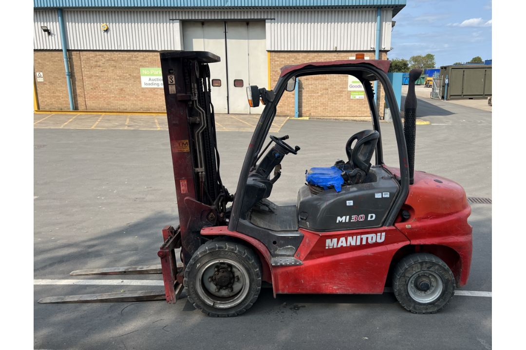 2014 Manitou MI 30 D diesel forklift truck - 3569 hours - full details in description - Image 5 of 34