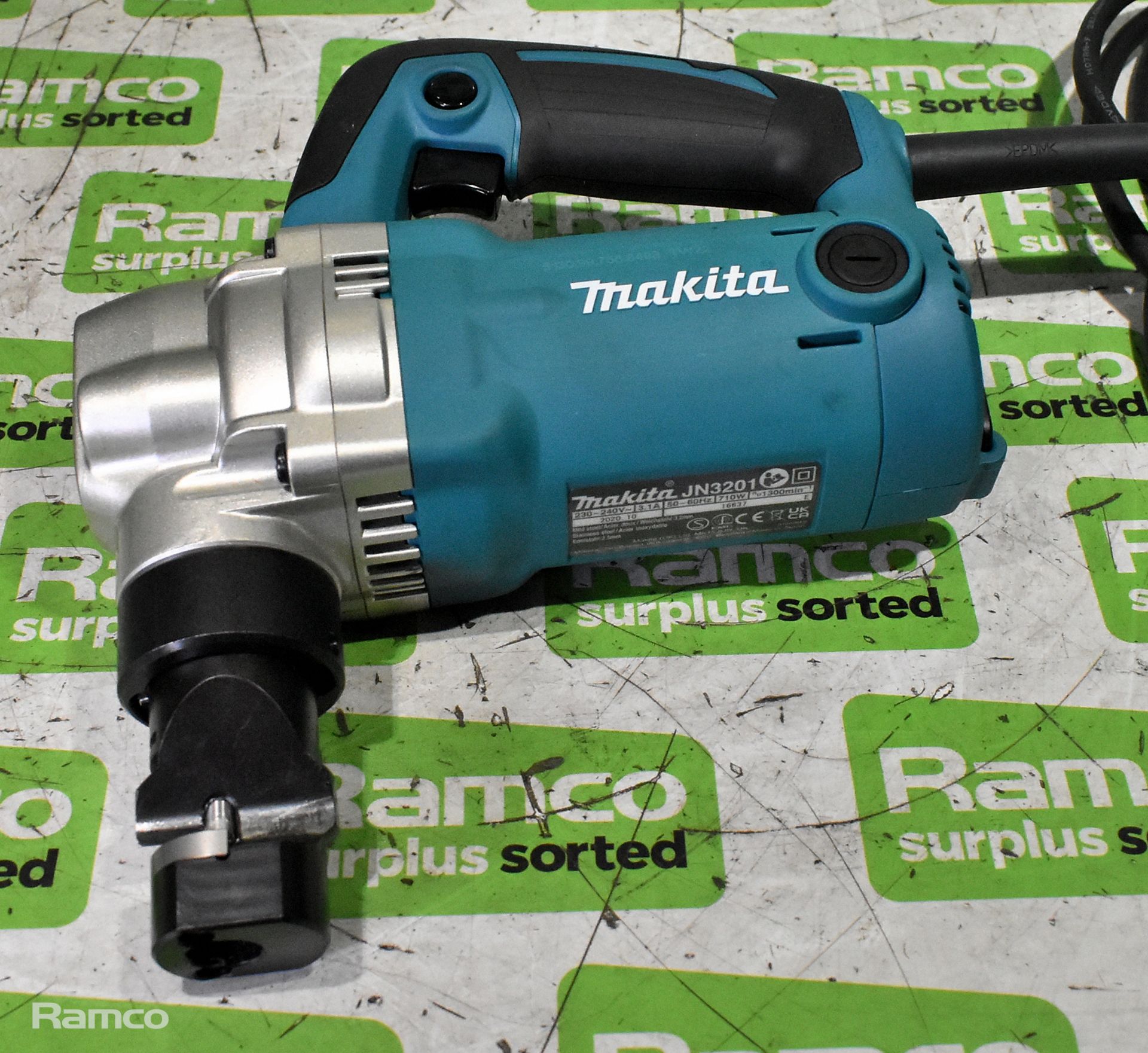Makita JN3201 electric nibbler in storage case - 240V - Image 2 of 8