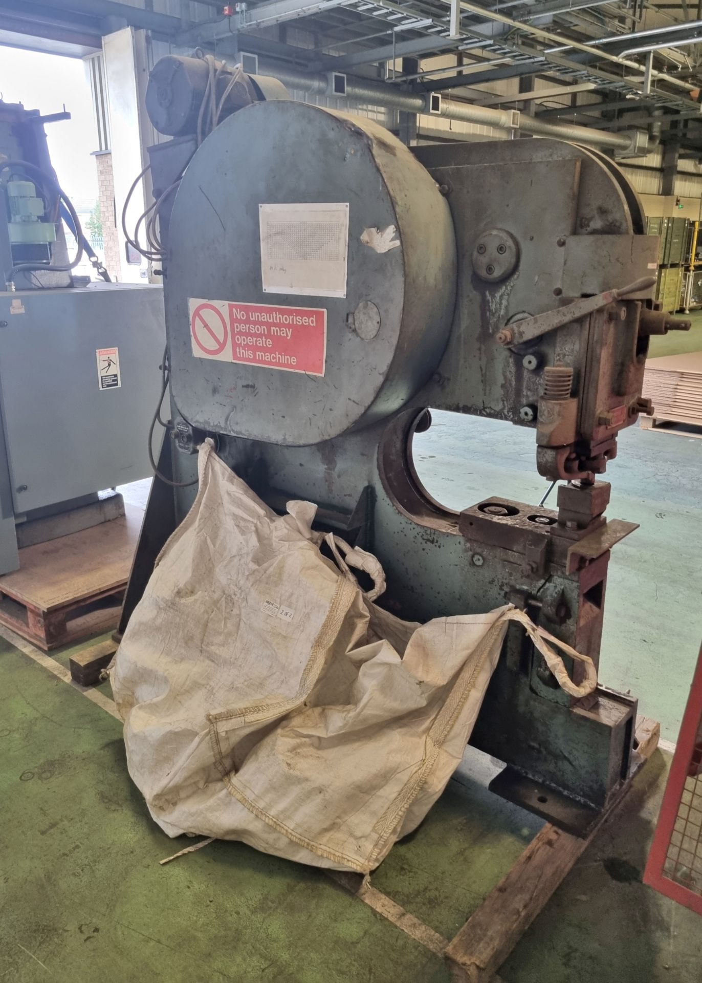 Henry Pels 60 ton three-phase mechanical hole punch with tools, punches and dies - Image 4 of 12