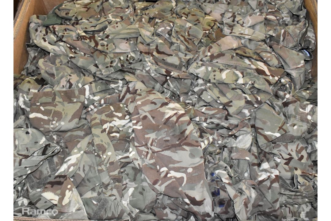 Various types of ex-military camo clothing - may include accessories - 198kg – may require repair - Image 8 of 8