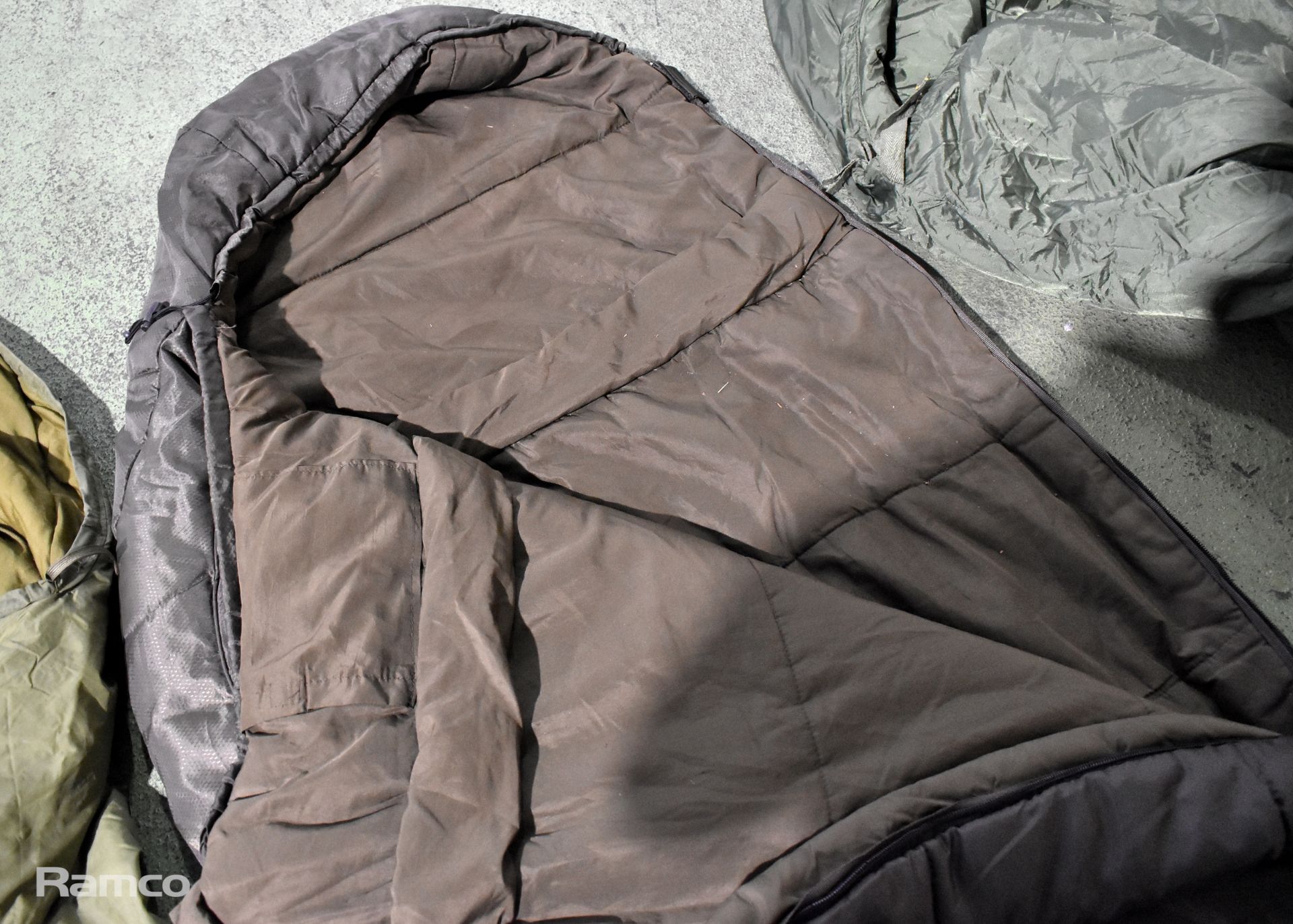 75x Sleeping Bags - lightweight - Image 7 of 10