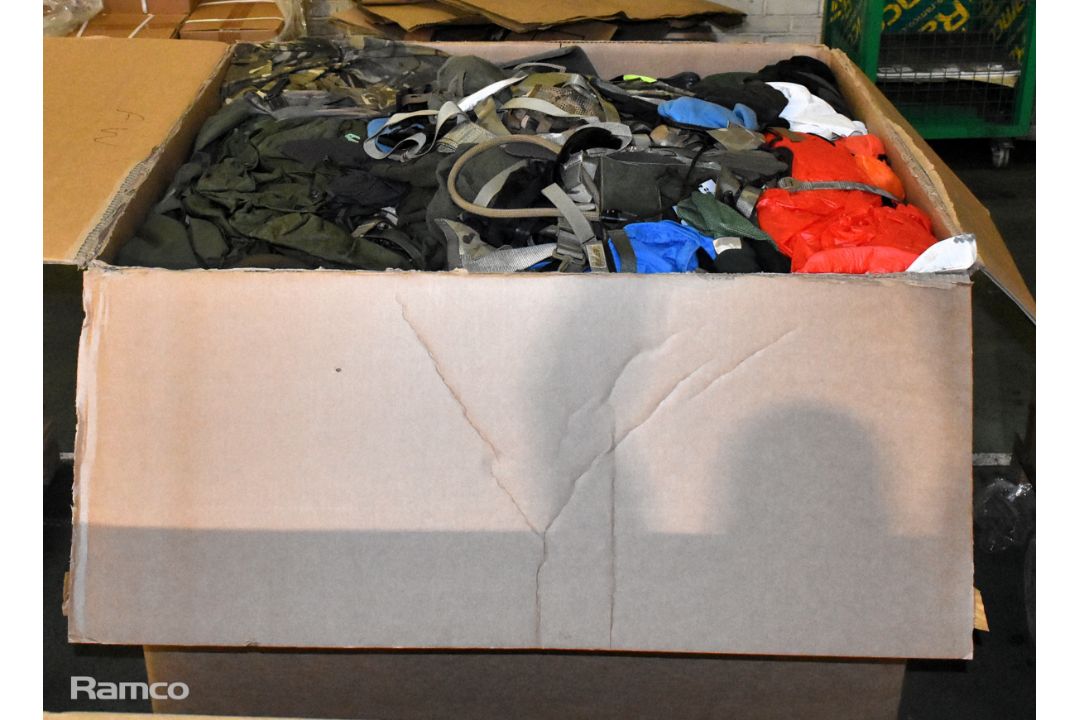Various types of ex-military hardware and accessories - 157kg – may require repair / be incomplete - Image 18 of 19