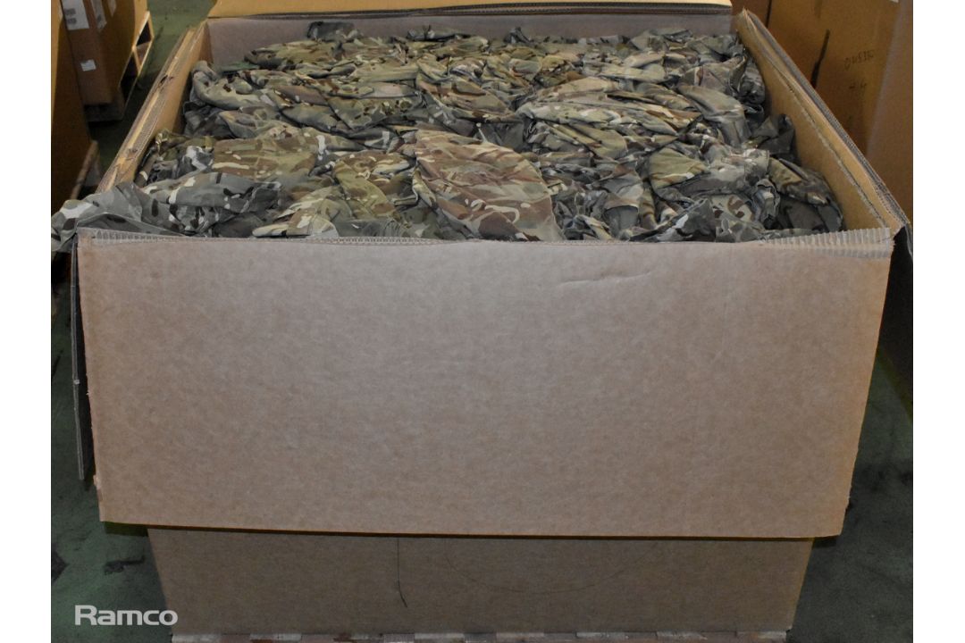 Various types of ex-military camo clothing - may include accessories - 198kg – may require repair - Image 7 of 8