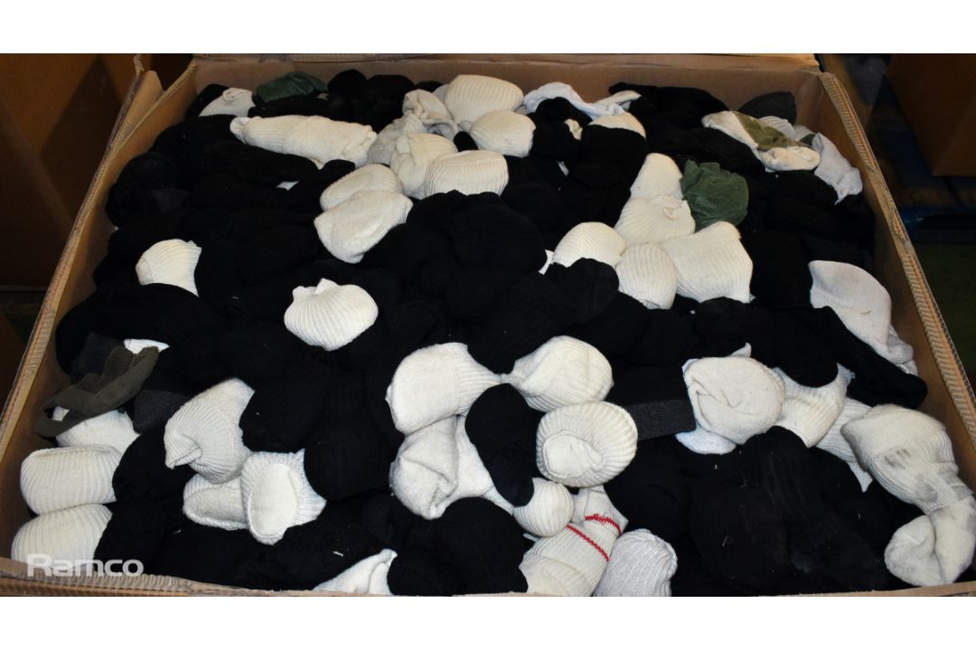 Various mixed socks - various sizes - paired & unpaired - unknown quantity - 193kg - Image 8 of 8