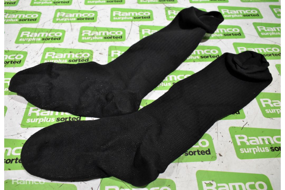 Various mixed socks - various sizes - paired & unpaired - unknown quantity - 193kg - Image 5 of 8