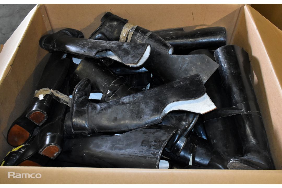 48x Unsorted unpaired household cavalry knee length boots - see pictures for examples - Image 10 of 10