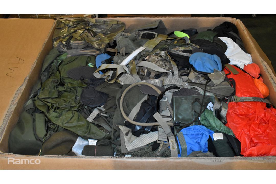 Various types of ex-military hardware and accessories - 157kg – may require repair / be incomplete - Image 19 of 19