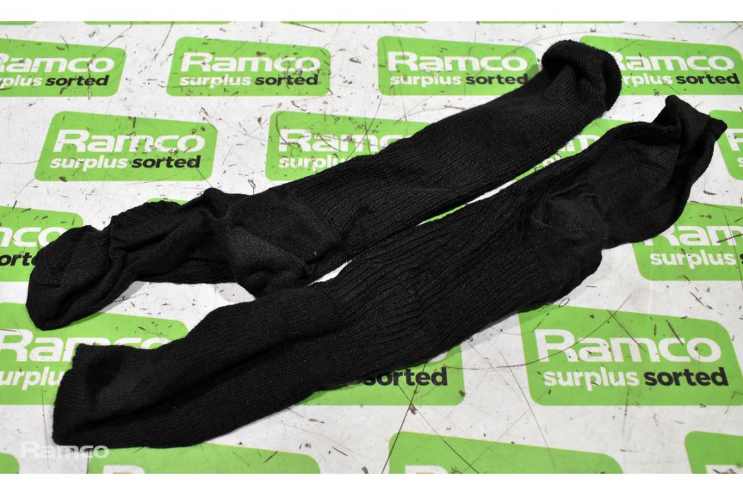 Various mixed socks - various sizes - paired & unpaired - unknown quantity - 193kg - Image 4 of 8