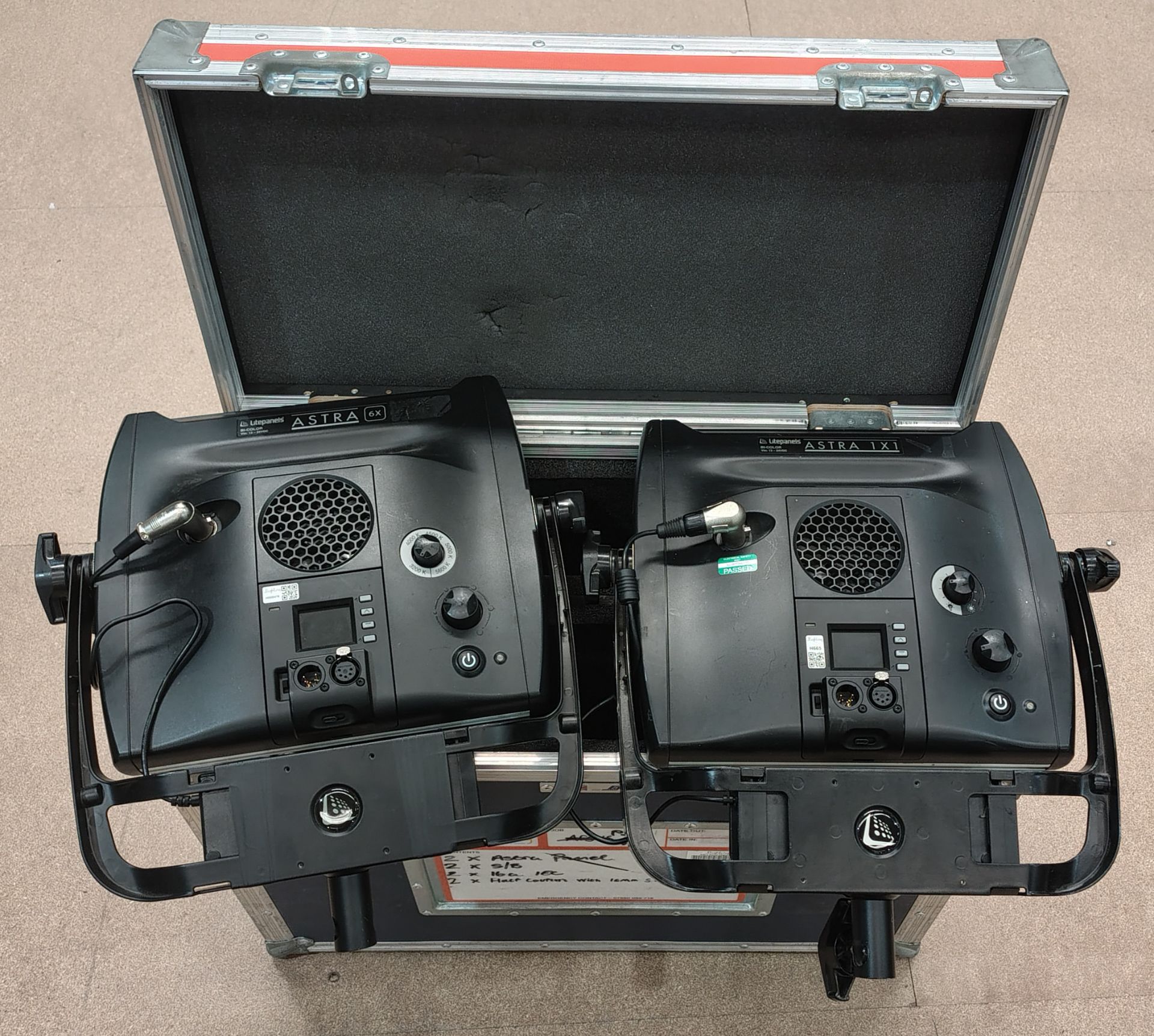 1x Astra 1X1 & 1x Astra 6X in flight case - L 65 x W 32 x H 55cm - Image 2 of 9
