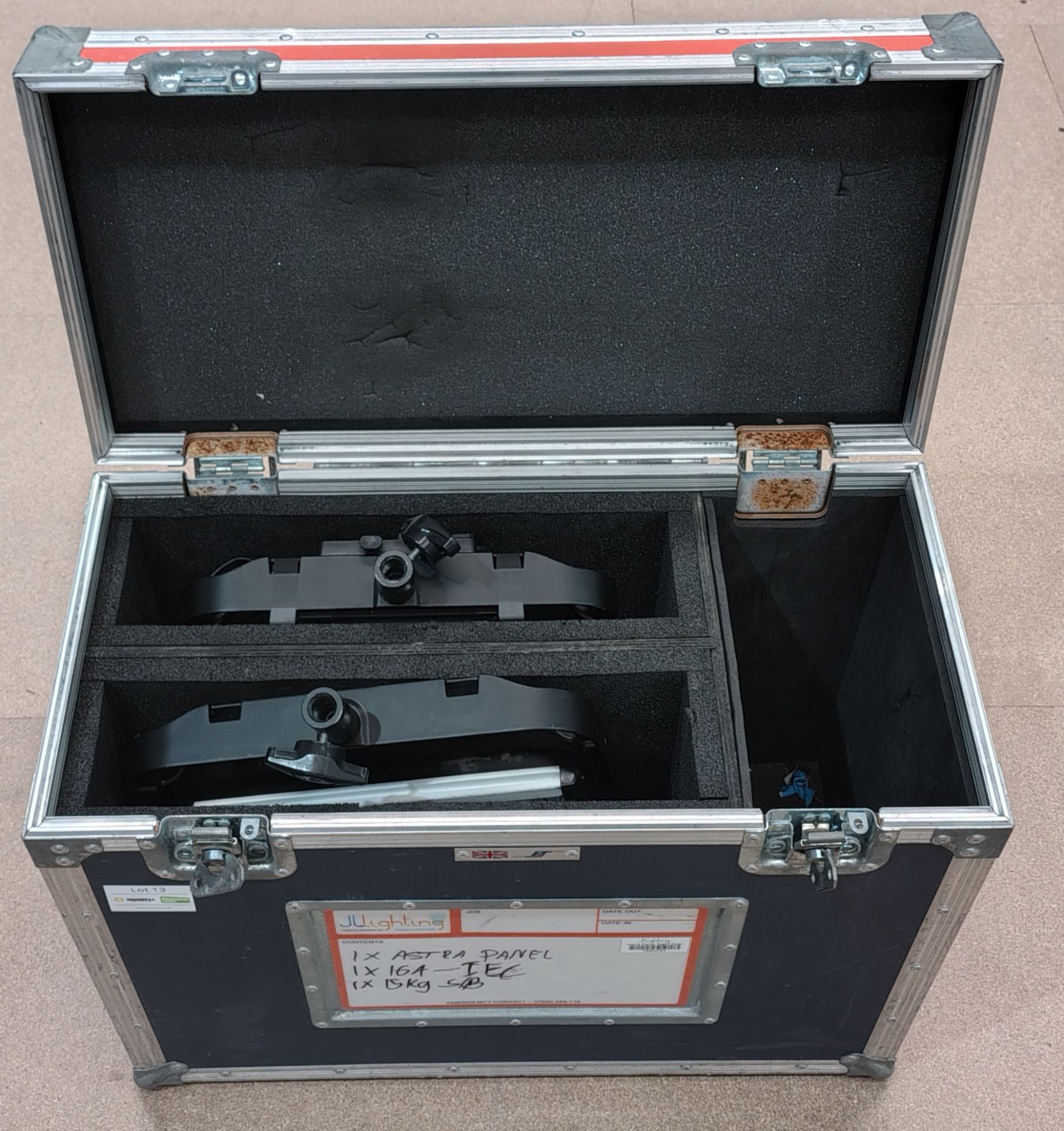 1x Astra 1X1 & 1x Astra 6X in flight case- L 65 x W 32 x H 55cm - Image 8 of 8