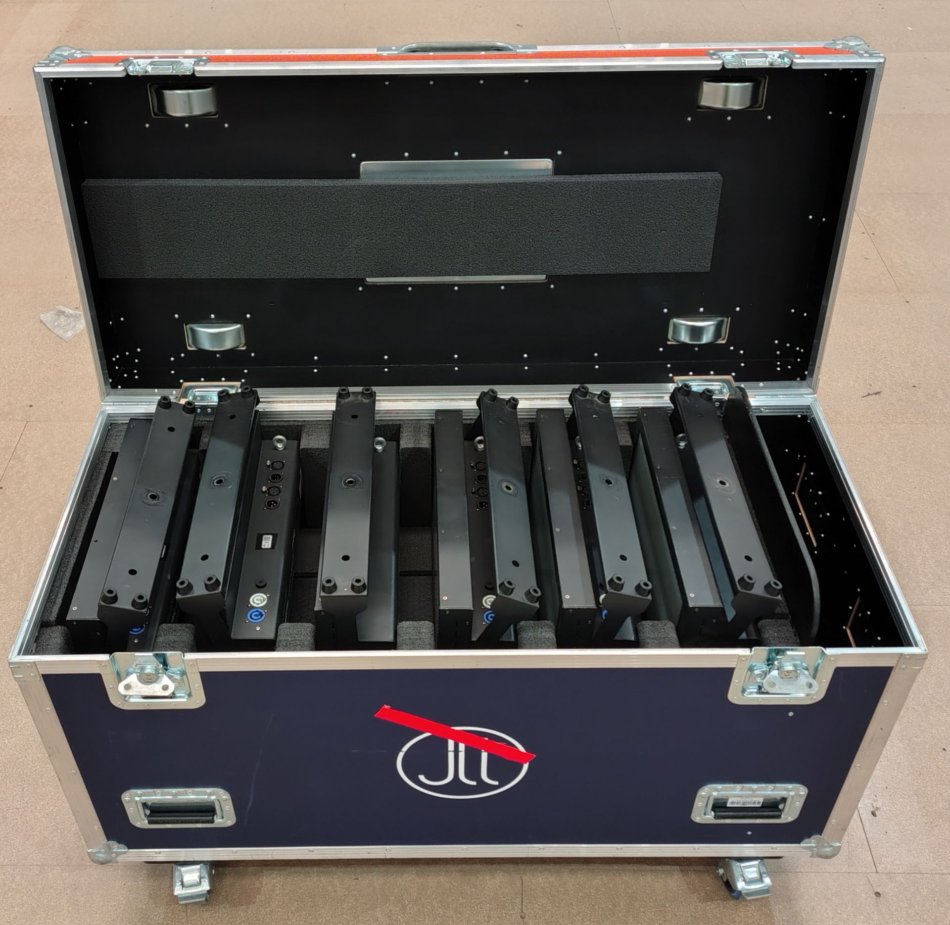 12x Varytec Colours NerveStrobe HP in flight case - L 120 x W 55 x H 77cm - Image 8 of 8