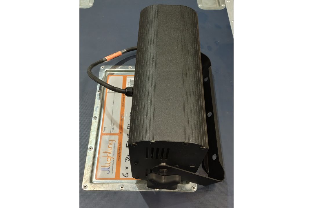 6x DTS Flash 2000L 2-Lite stage blinder in flight case - L 130 x W 60 x H 55cm - Image 5 of 8